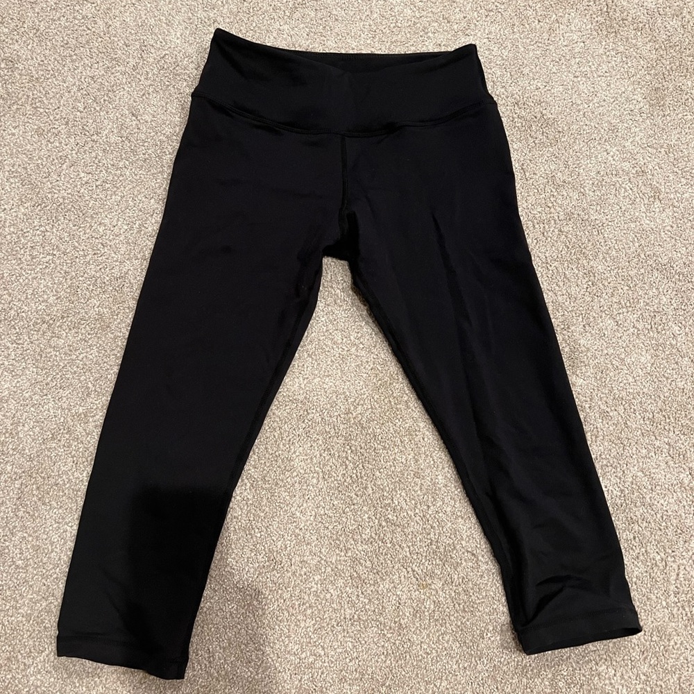 Lululemon Wunder Under Crops 21” size 6